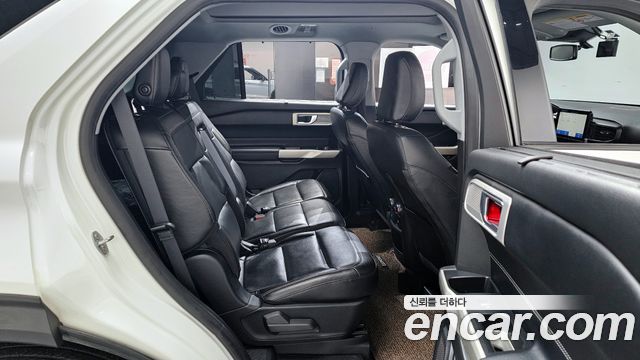 Ford Explorer 2021 — photo 12