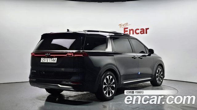 Kia Canival 2023 — photo 2
