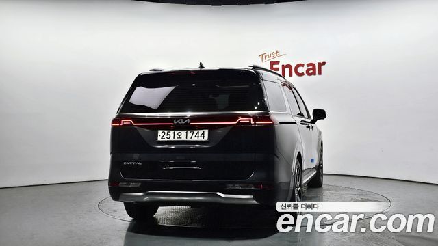 Kia Canival 2023 — photo 4