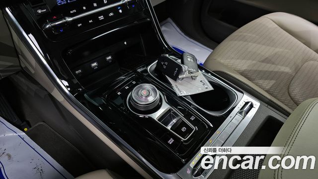 Kia Canival 2023 — photo 9