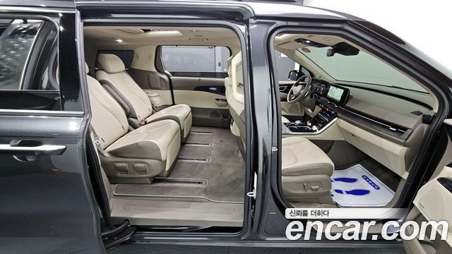 Kia Canival 2023 — photo 11