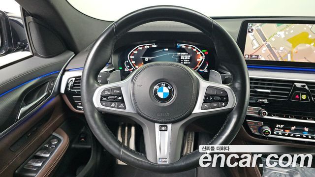 BMW Gran Turismo 2023 — photo 13