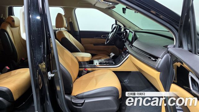 Kia Canival 2023 — photo 11
