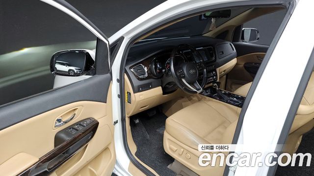 Kia Canival 2019 — photo 11