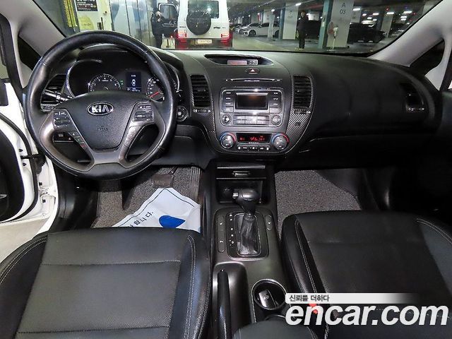 Kia K3 2015 — photo 10