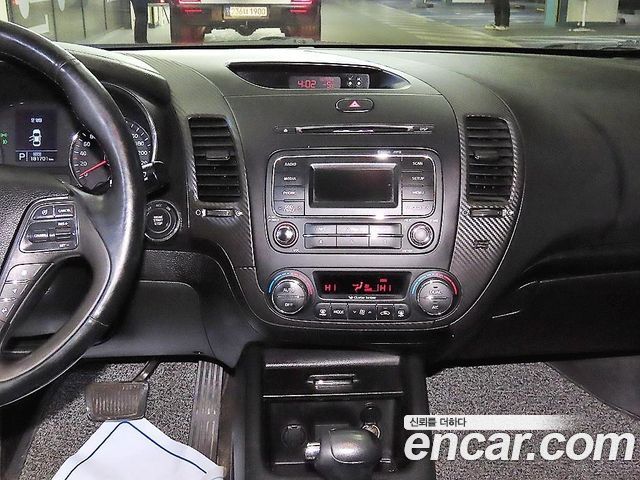 Kia K3 2015 — photo 11