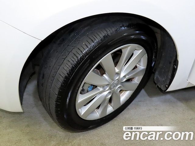 Kia K3 2015 — photo 19