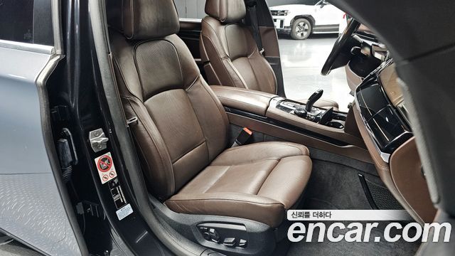 BMW 7-Series 2015 — photo 10
