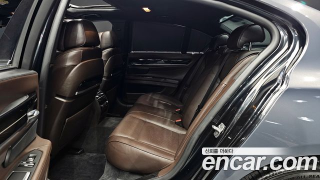 BMW 7-Series 2015 — photo 12