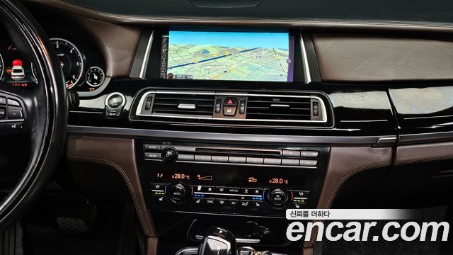 BMW 7-Series 2015 — photo 14