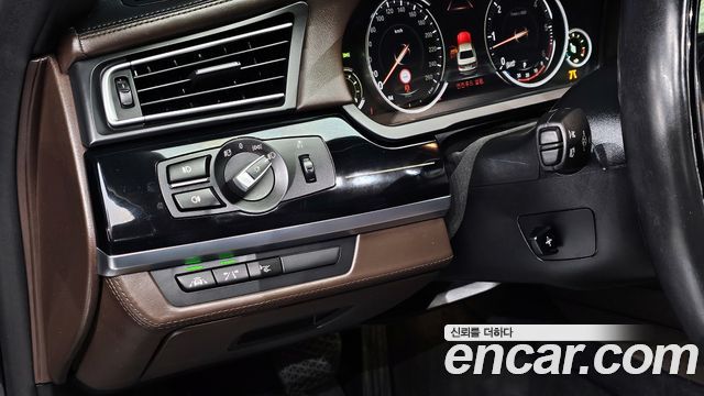 BMW 7-Series 2015 — photo 16