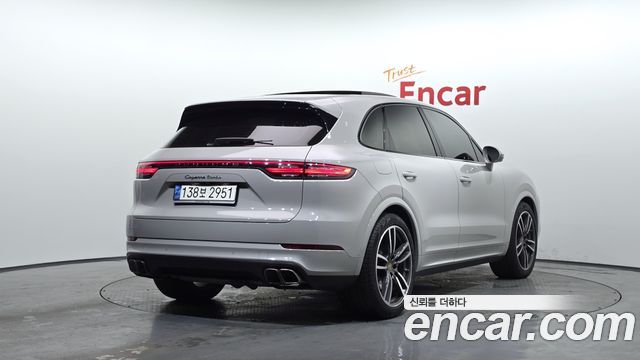 Porsche Cayenne 2022 — photo 2