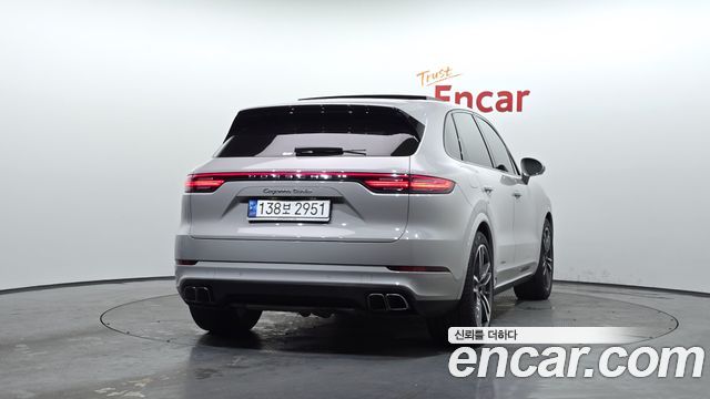 Porsche Cayenne 2022 — photo 4