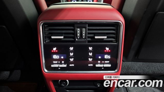 Porsche Cayenne 2022 — photo 19