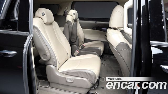 Kia Canival 2021 — photo 12