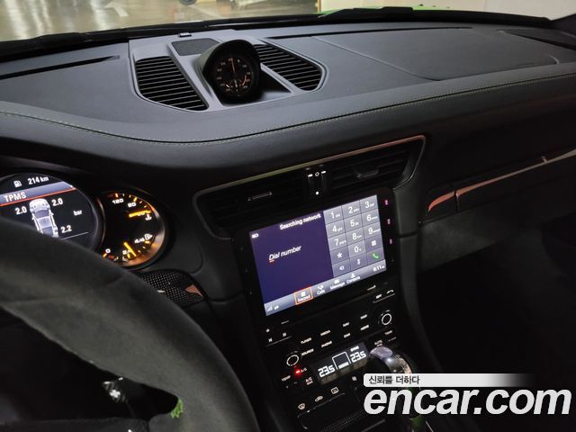 Porsche 911 2019 — photo 15