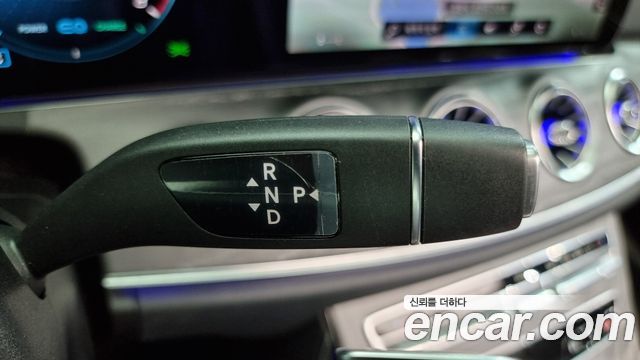Mercedes-Benz E-Class 2021 — photo 9