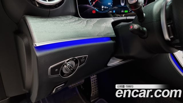 Mercedes-Benz E-Class 2021 — photo 16