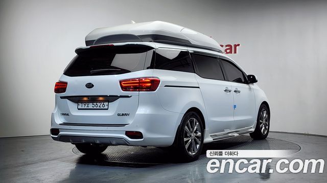 Kia Canival 2019 — photo 2