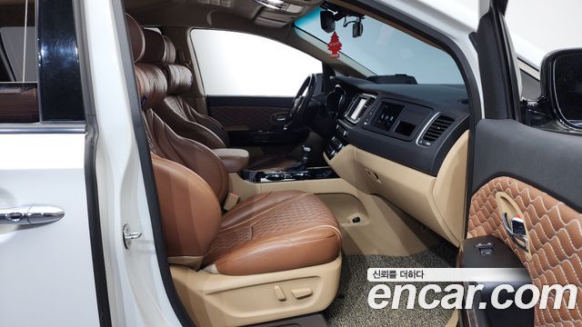 Kia Canival 2019 — photo 11