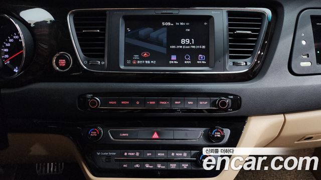 Kia Canival 2019 — photo 15