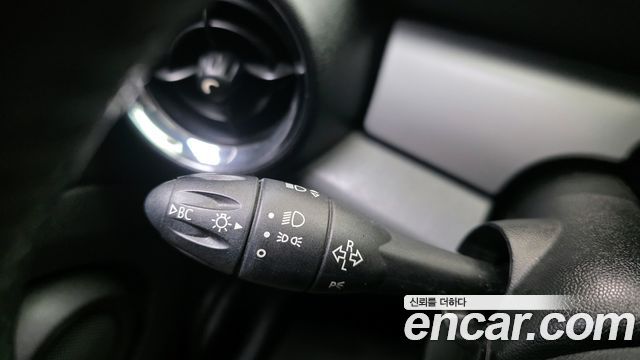 Mini Cooper 2010 — photo 17