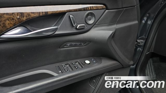 Cadillac CT6 2016 — photo 17