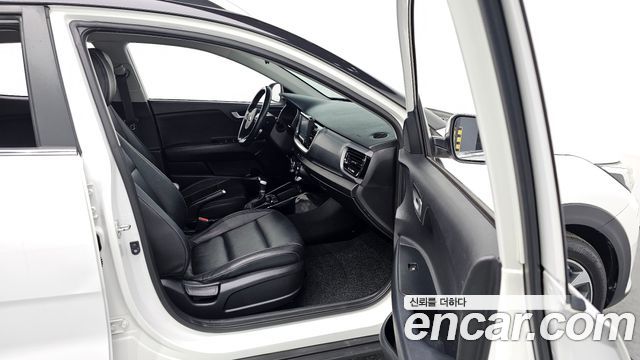 Kia Stonic 2018 — photo 11