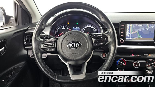 Kia Stonic 2018 — photo 14