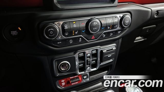 Jeep Wrangler 2018 — photo 18