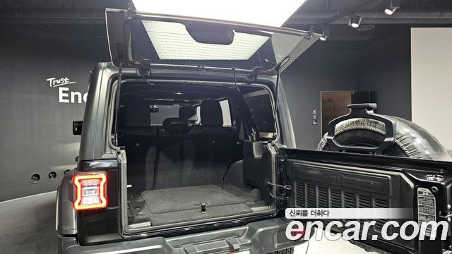 Jeep Wrangler 2018 — photo 20