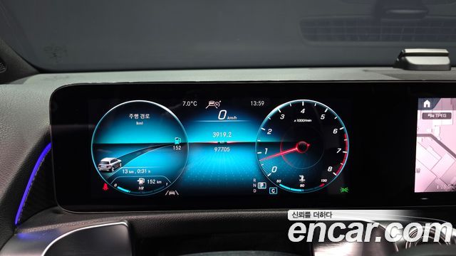 Mercedes-Benz GLB-Class 2021 — photo 8