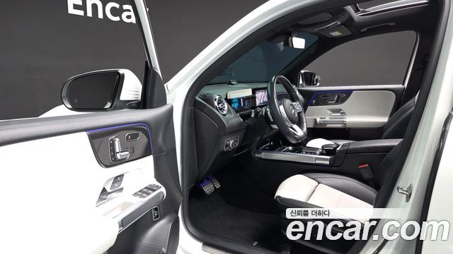 Mercedes-Benz GLB-Class 2021 — photo 11