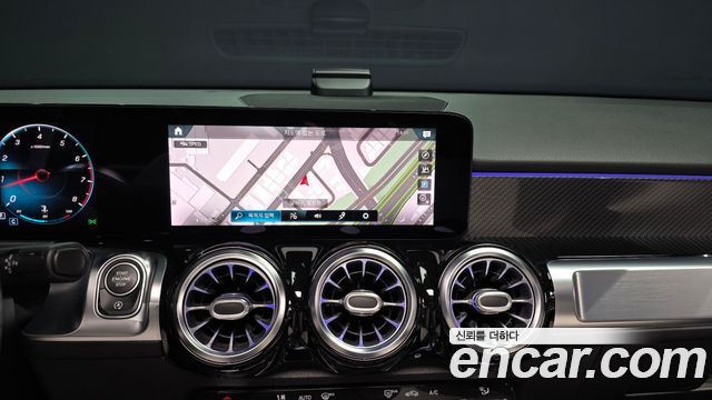 Mercedes-Benz GLB-Class 2021 — photo 14
