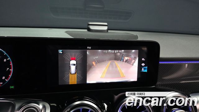 Mercedes-Benz GLB-Class 2021 — photo 15