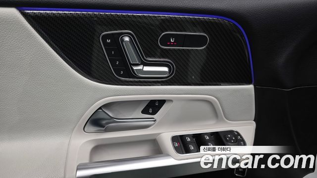 Mercedes-Benz GLB-Class 2021 — photo 16