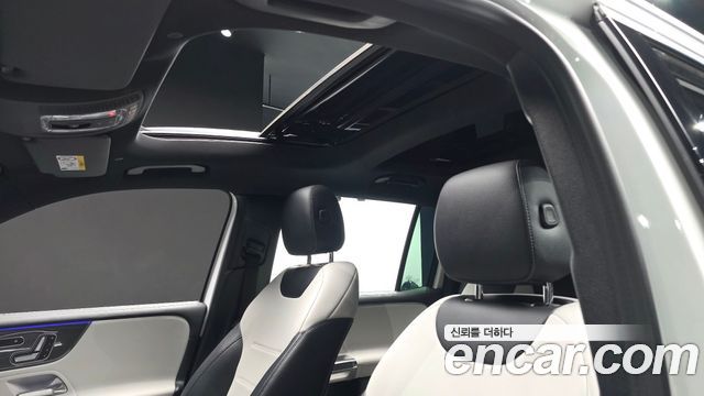 Mercedes-Benz GLB-Class 2021 — photo 17