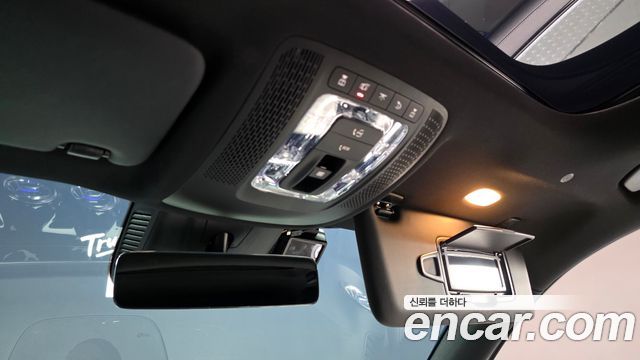 Mercedes-Benz GLB-Class 2021 — photo 19