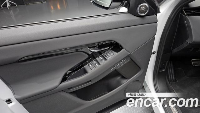 Land Rover Range Rover Evoque 2024 — photo 18