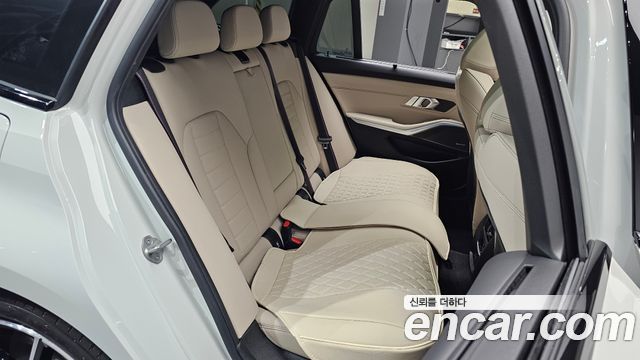 BMW 3-Series 2025 — photo 12