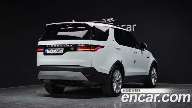 Land Rover Discovery 2023 — photo 2