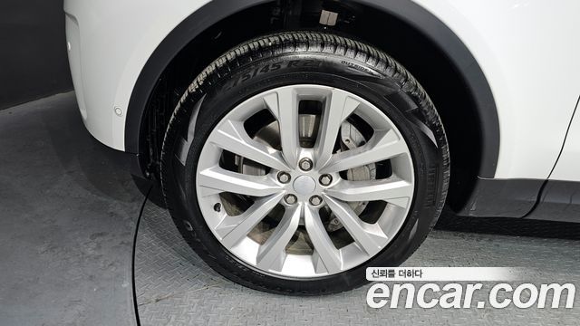 Land Rover Discovery 2023 — photo 5