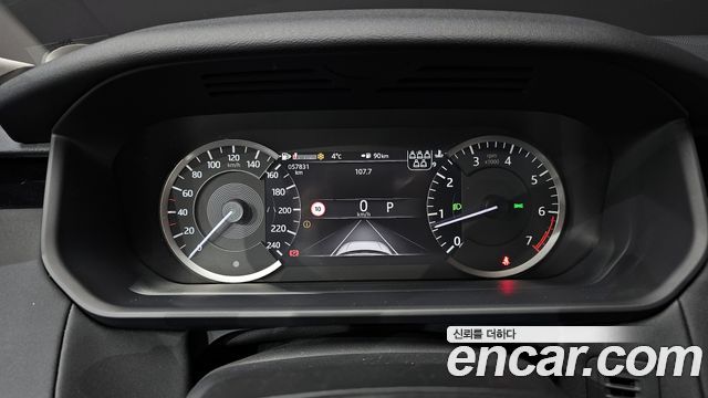 Land Rover Discovery 2023 — photo 8
