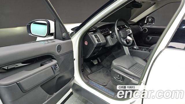 Land Rover Discovery 2023 — photo 10
