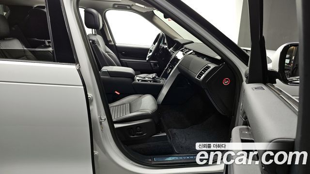 Land Rover Discovery 2023 — photo 11