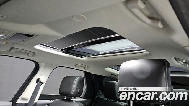 Land Rover Discovery 2023 — photo 18