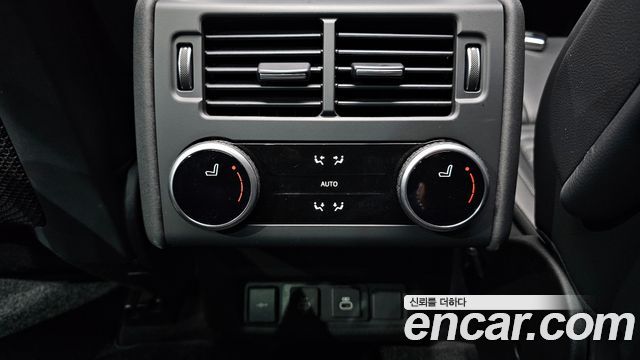 Land Rover Discovery 2023 — photo 19