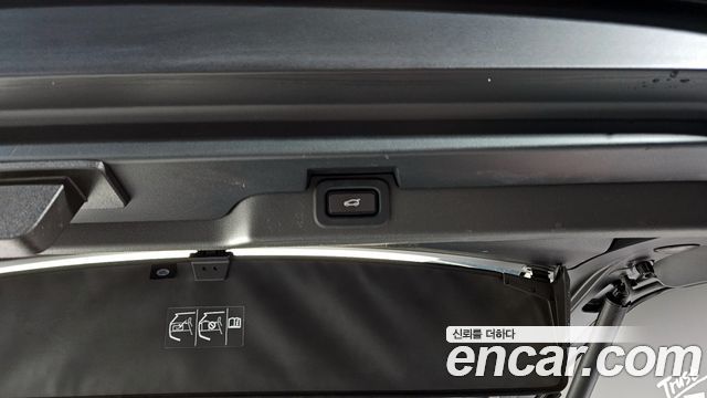 Land Rover Discovery 2023 — photo 20