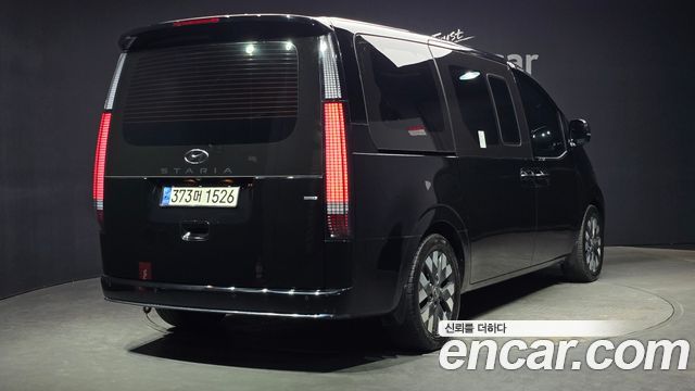 Hyundai Staria 2023 — photo 2