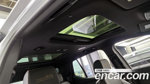 Chevrolet Korea Traverse 2022 — photo 17